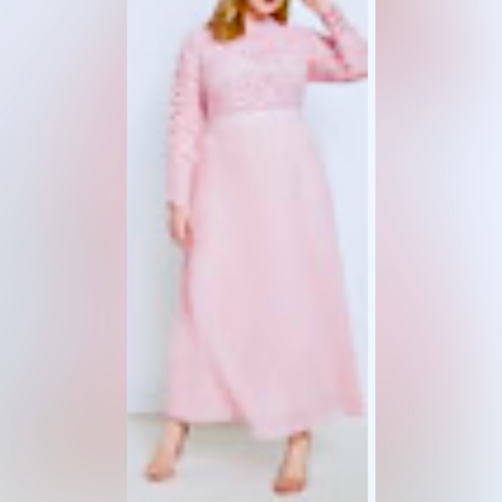 Lace pleated maxi dress